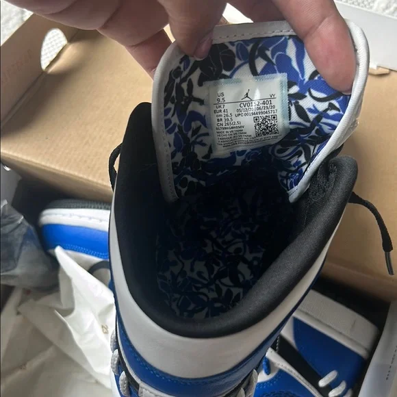 Nike Blue and White High-Top Sneakers ( Air Jordans) - Picture 6 of 6